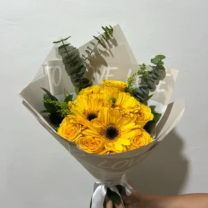 Ramo rosas y gerberas amarillas